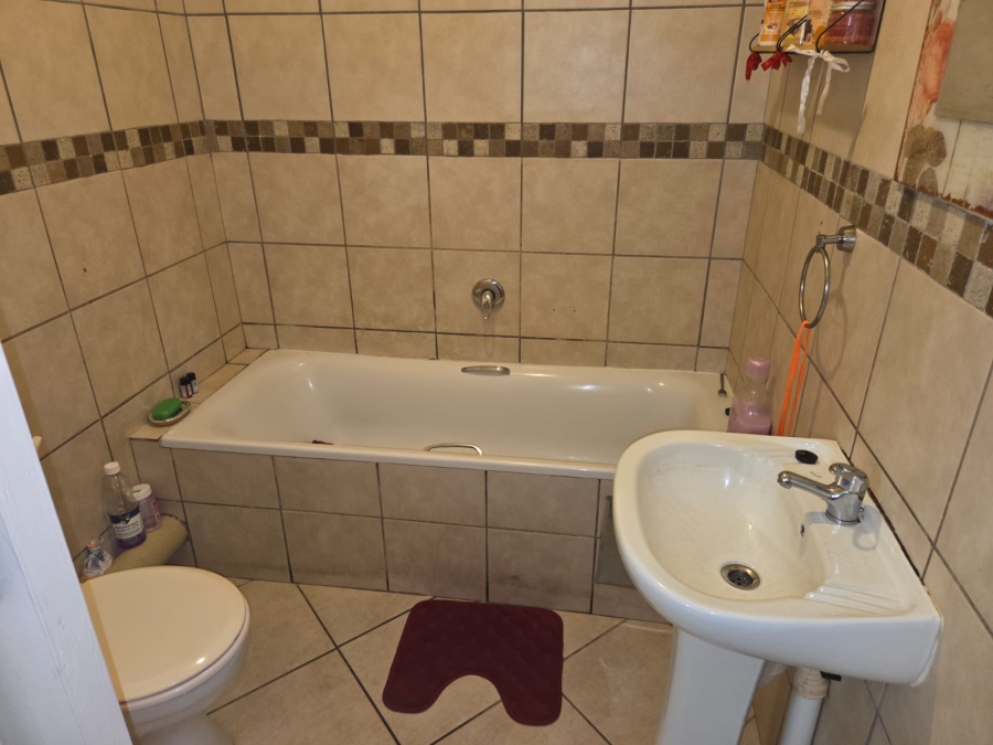 2 Bedroom Property for Sale in Waterval East North West